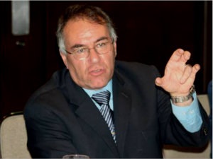  A pasos del CLA Sergio Chávez González, presidente ejecutivo de la UNA.