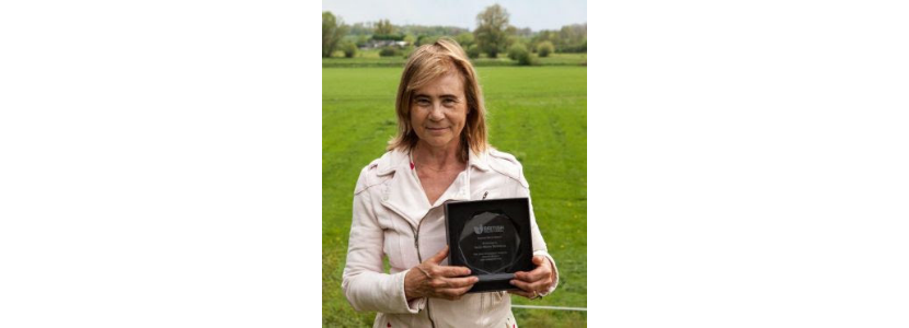 Anne-Marie Neeteson, da Aviagen, recebe prêmio de mérito especial do Conselho Britânico de Avicultura