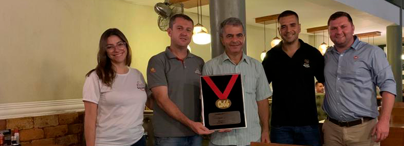 Cobb-Vantress premia a Granja Brasilia en Producción Total de Huevos por Hembra