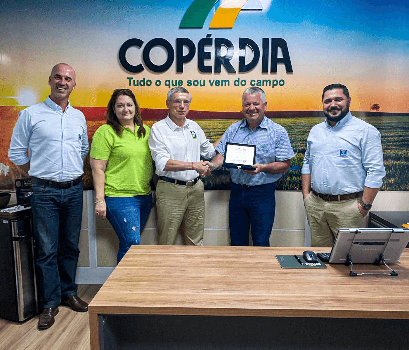 Vetanco realiza visita corporativa a Copérdia e presta homenagem aos 55 anos da cooperativa