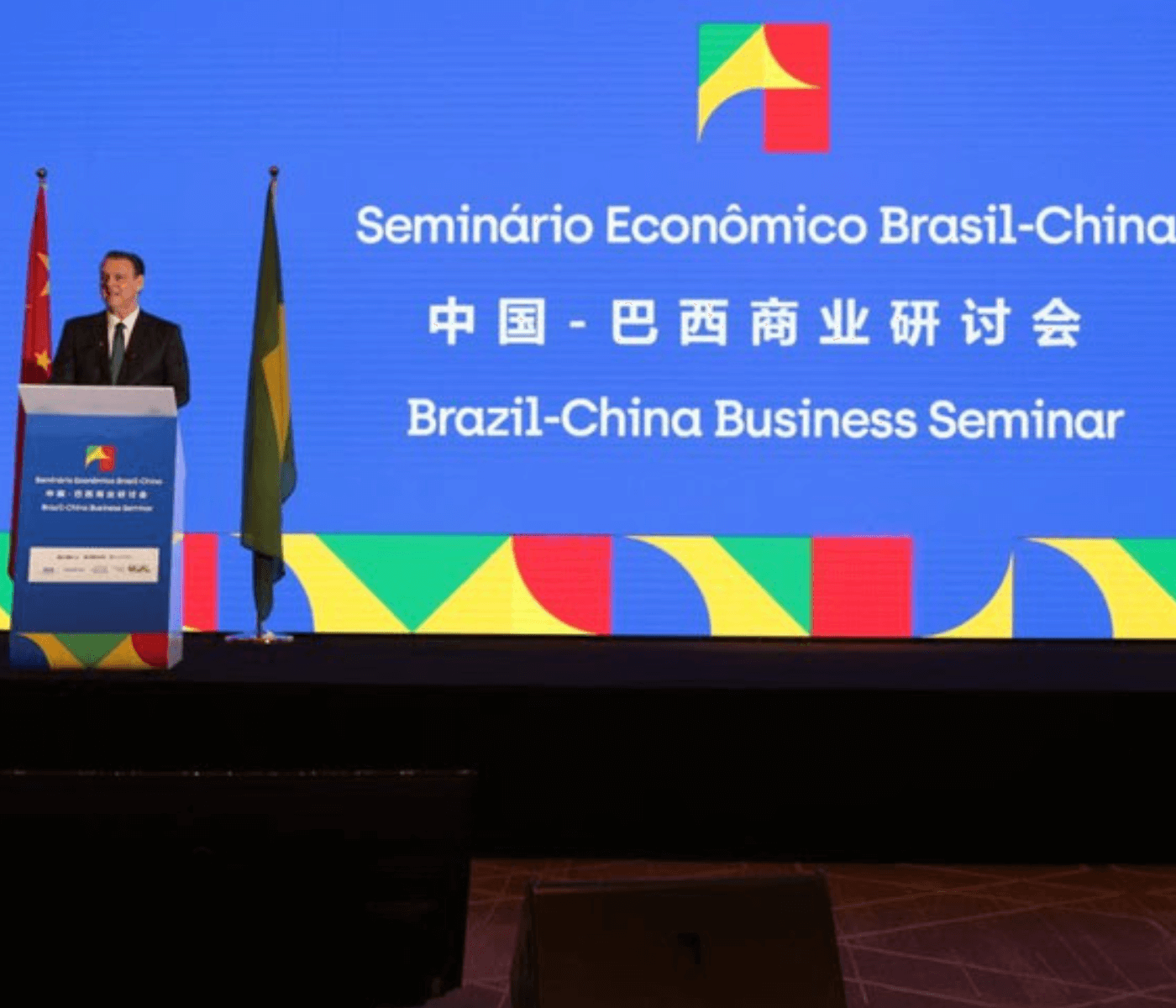 Ministro da Agricultura e Pecuária do Brasil, Carlos Fávaro, comemora resultados da visita oficial à China