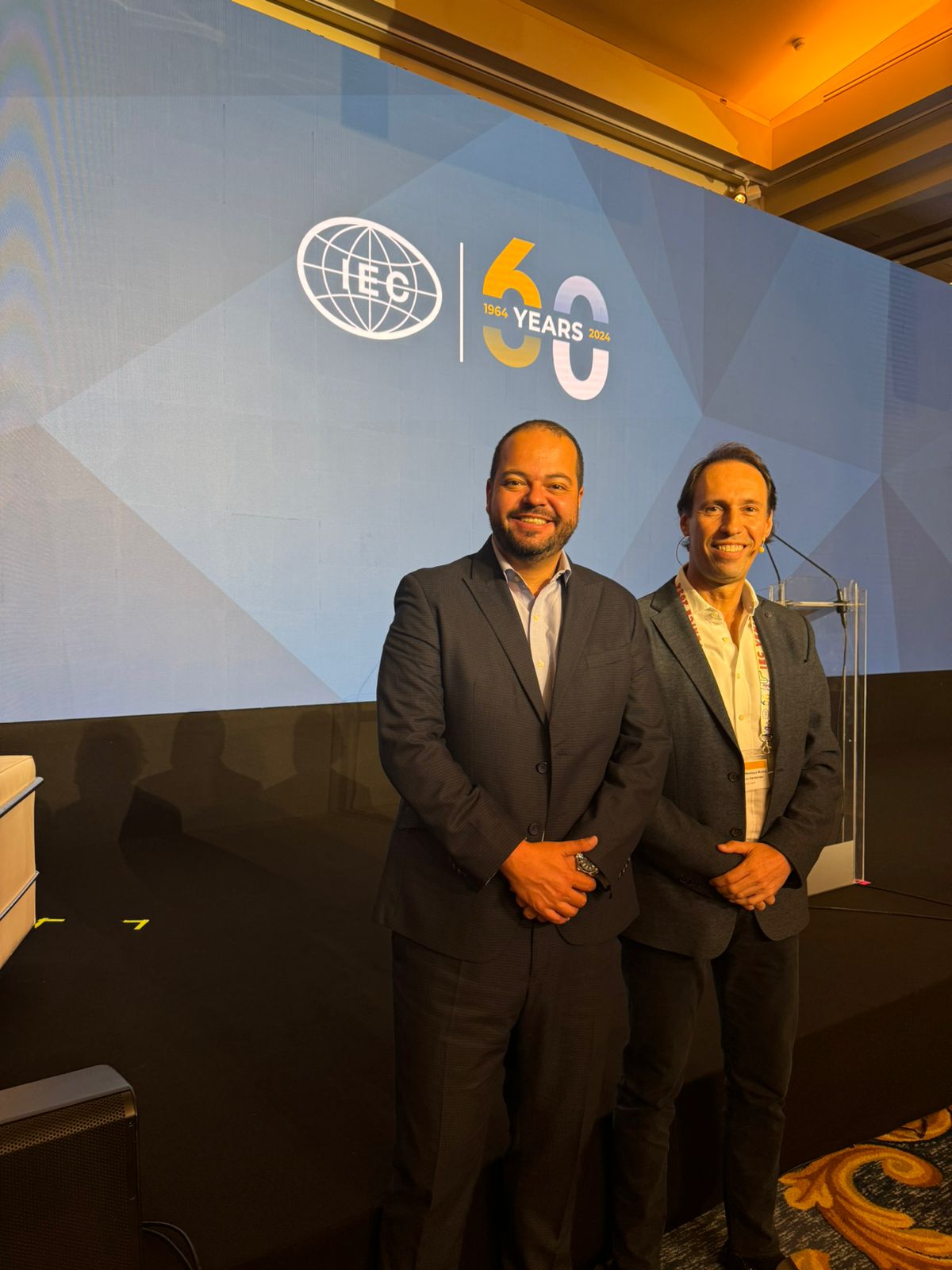 Productor de huevos colombiano Juan Felipe Montoya: Primer presidente sudamericano de la IEC