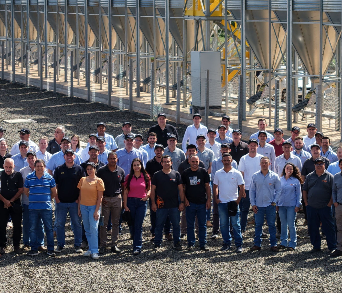 Aviagen aumenta capacidad de producción y recibe visita de clientes en su nueva granja de abuelos en Brasil