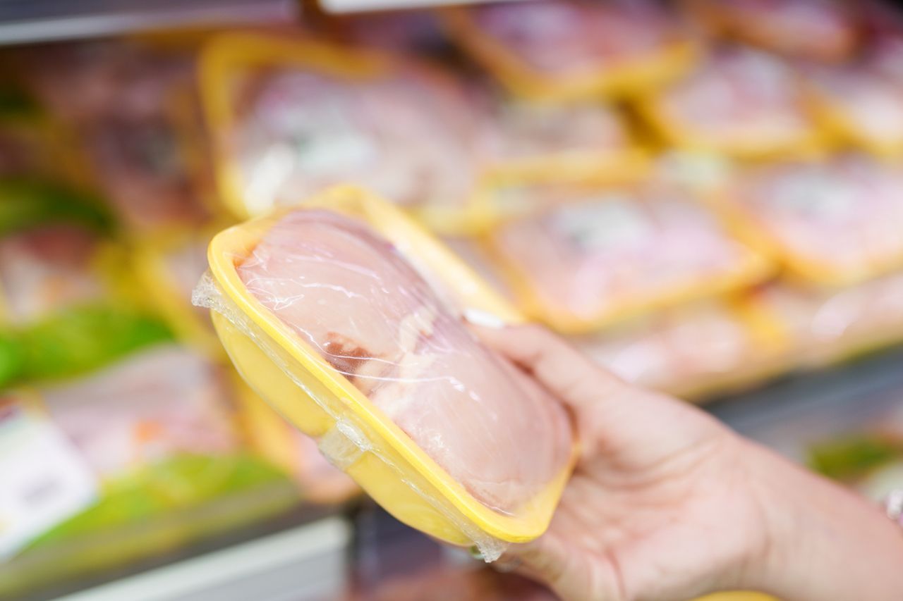 México: Riesgo de escasez y alza de precios si se frena importación total de pollo desde Brasil