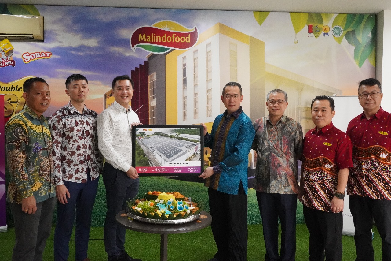Malindo pasang panel surya di pabrik pengolahan ayam dan hatchery