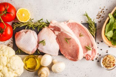 México analiza sanciones a carne de pollo y cerdo de EE.UU.