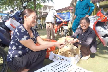 Japfa Vietnam donates 8000 chicks for Dong Nai farmers
