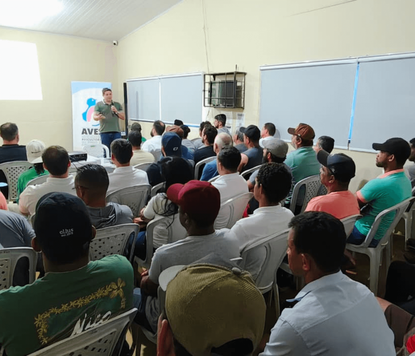 Qualificaves leva capacitação sobre biosseguridade a avicultores capixabas