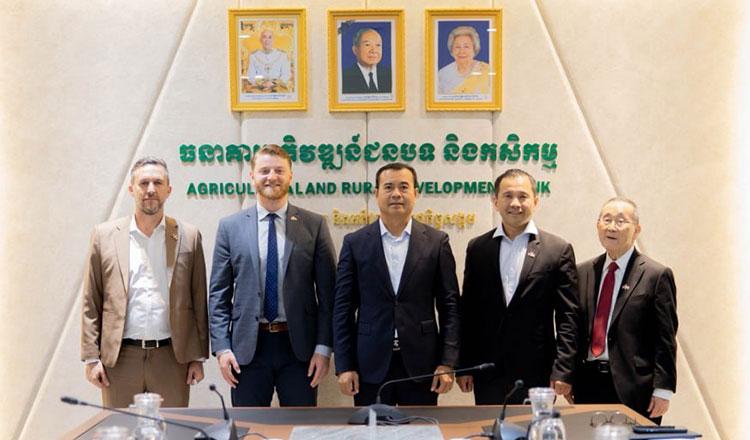 Cambodia eyes full-scale duck production with US firm