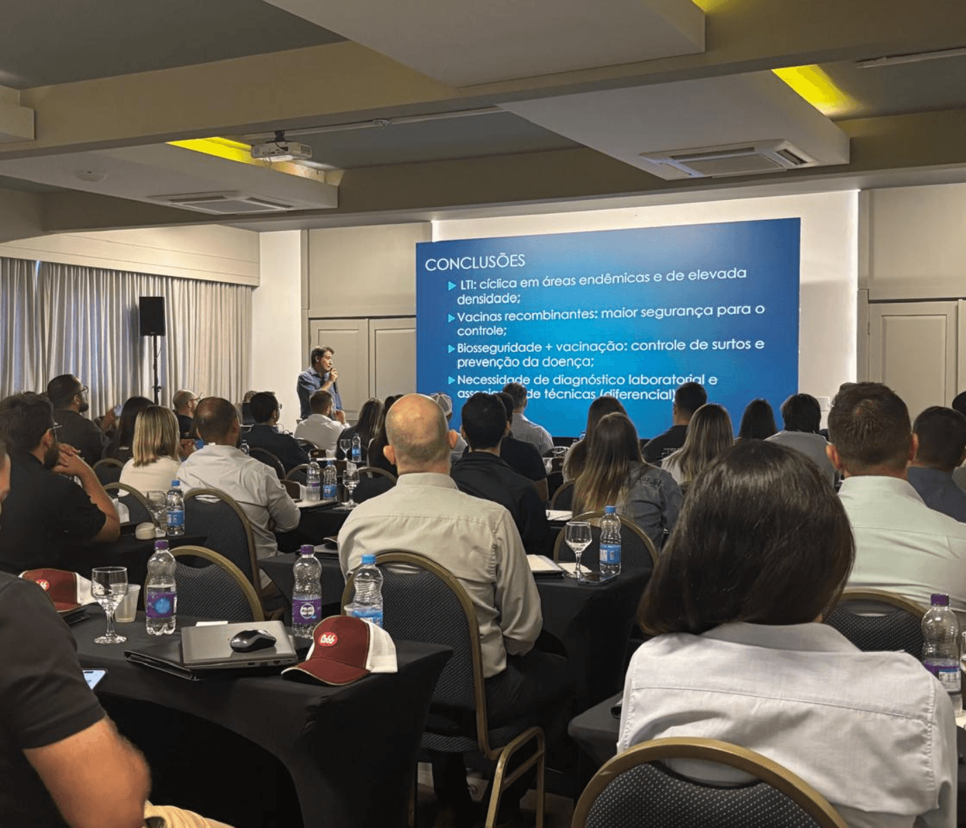Cobb-Vantress promove workshop sobre laringotraqueíte e reforça estratégias de sanidade...