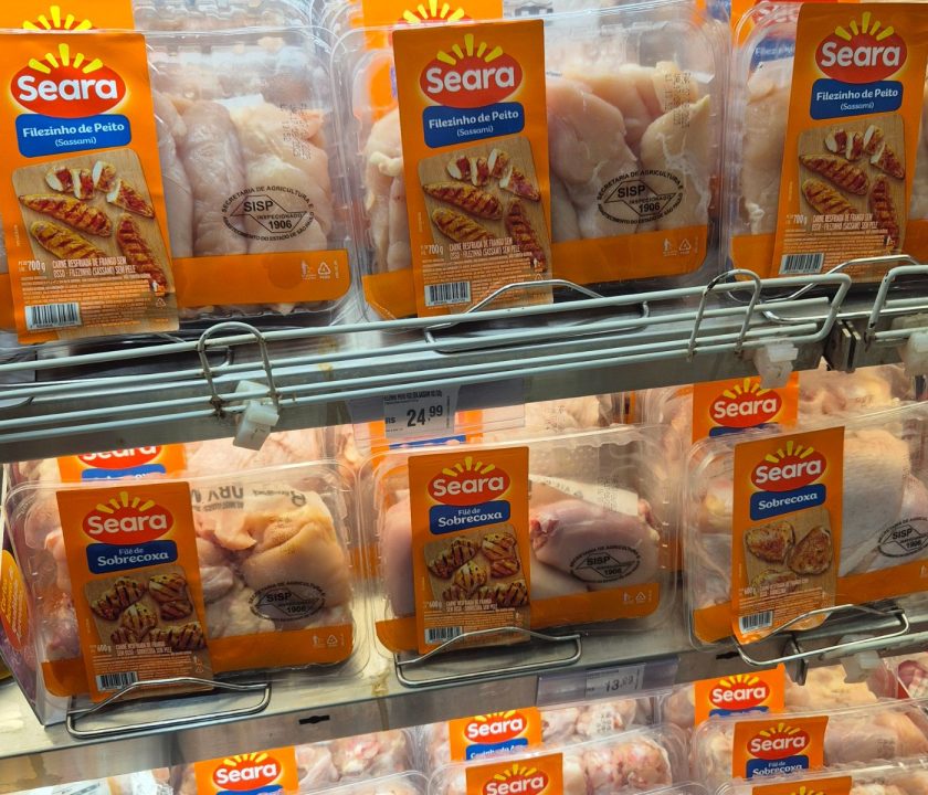Brasil: Seara innova en el pollo refrigerado con bandejas premium y tecnología ATM