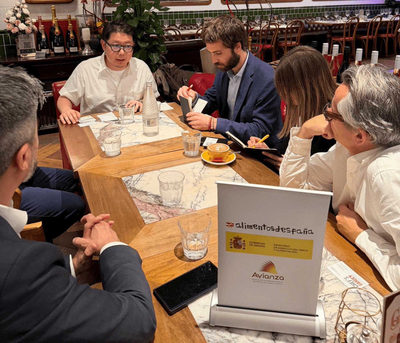 Empresas avícolas españolas exploran nuevas alianzas comerciales en Hong Kong con Avianza